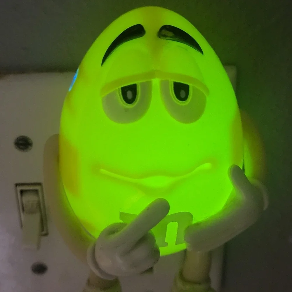 VTG Hershy M&Ms Nightlight Yellow Peanut  Candy Advertising Novelty Tested Works